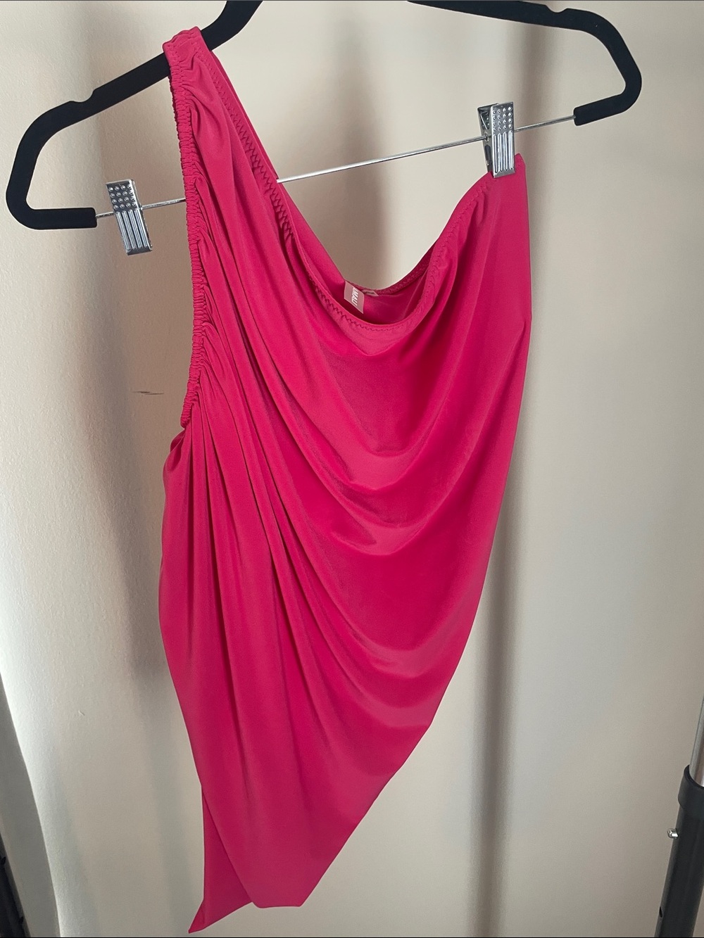 Norma Kamali Asymmetric One-Shoulder Top - Hot Pink